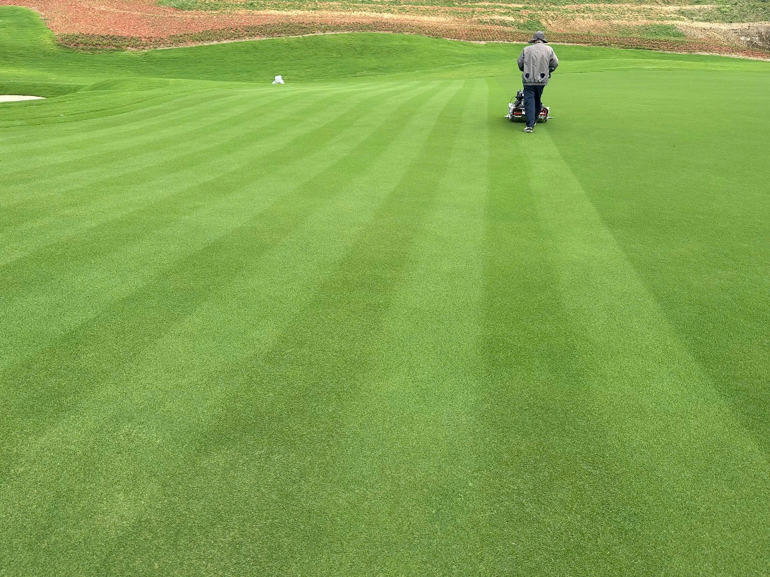 Greenkeeper on Mach 1 green at Montaña Golf Project, North Vietnam